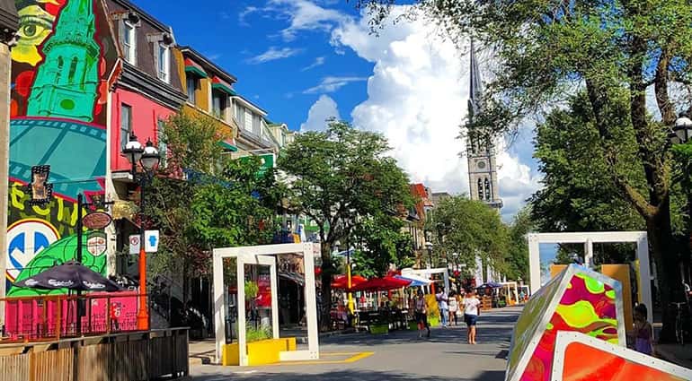 Plateau-Mont-Royal: A Must-See Montreal Neighbourhood Near Central Train Station!