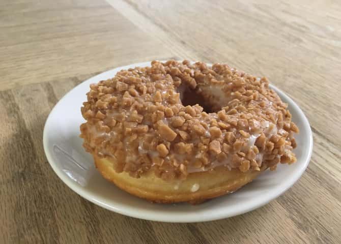 The infamous toffee crunch doughnut at PDK Café (©PDK Café)